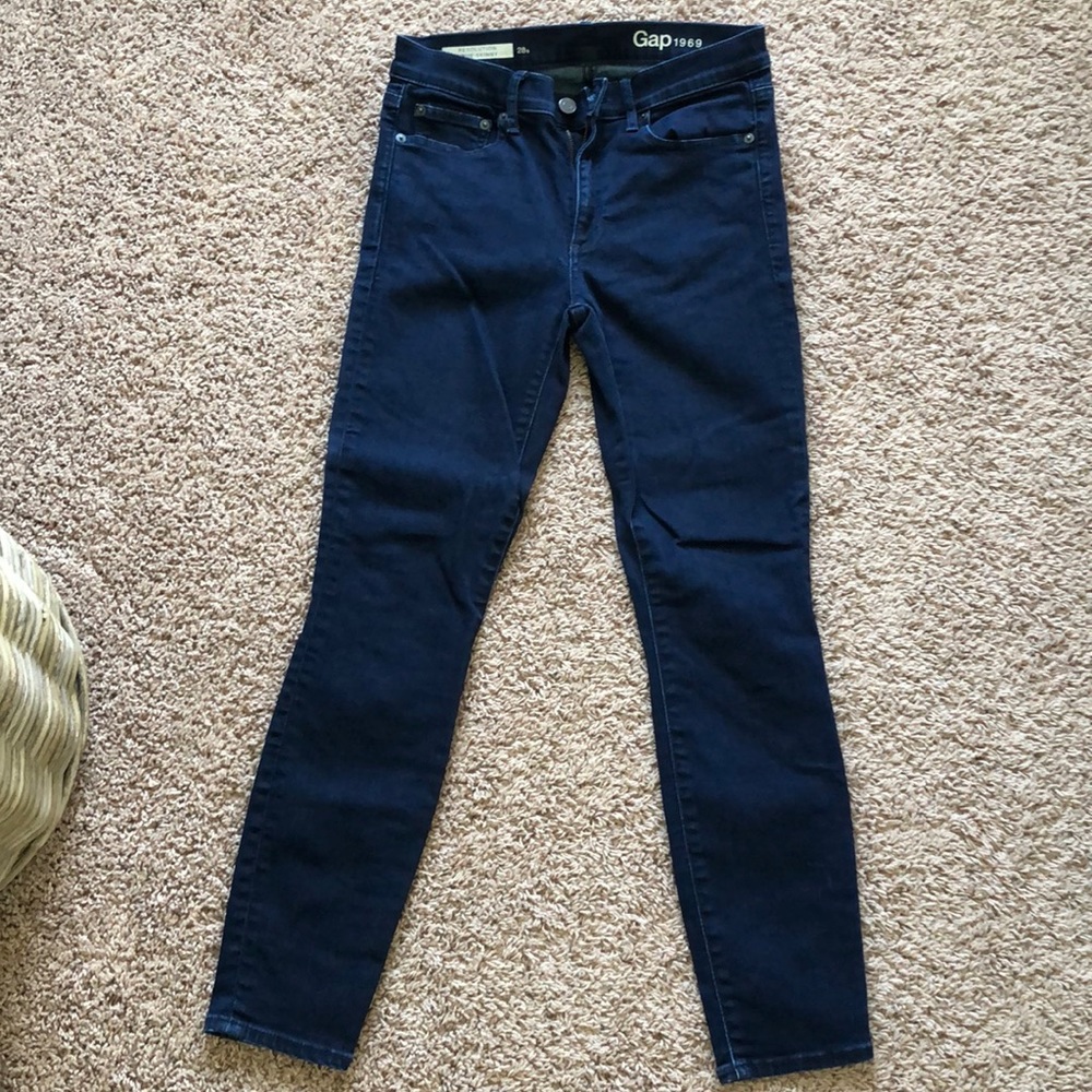 Women’s GAP dark wash true skinny jean legging 28s